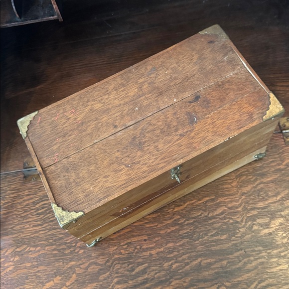 VTG MCM Rustic Wooden Storage Box with Brass Accents & Wooden Tray - Picture 9 of 17